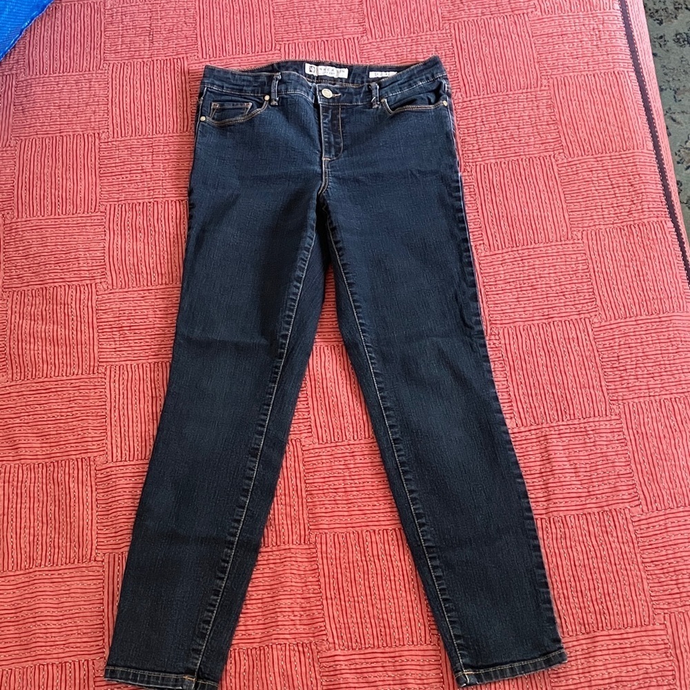 Anne Klein size 6 women’s Blue Straight Leg Jeans in Classic Indigo denim